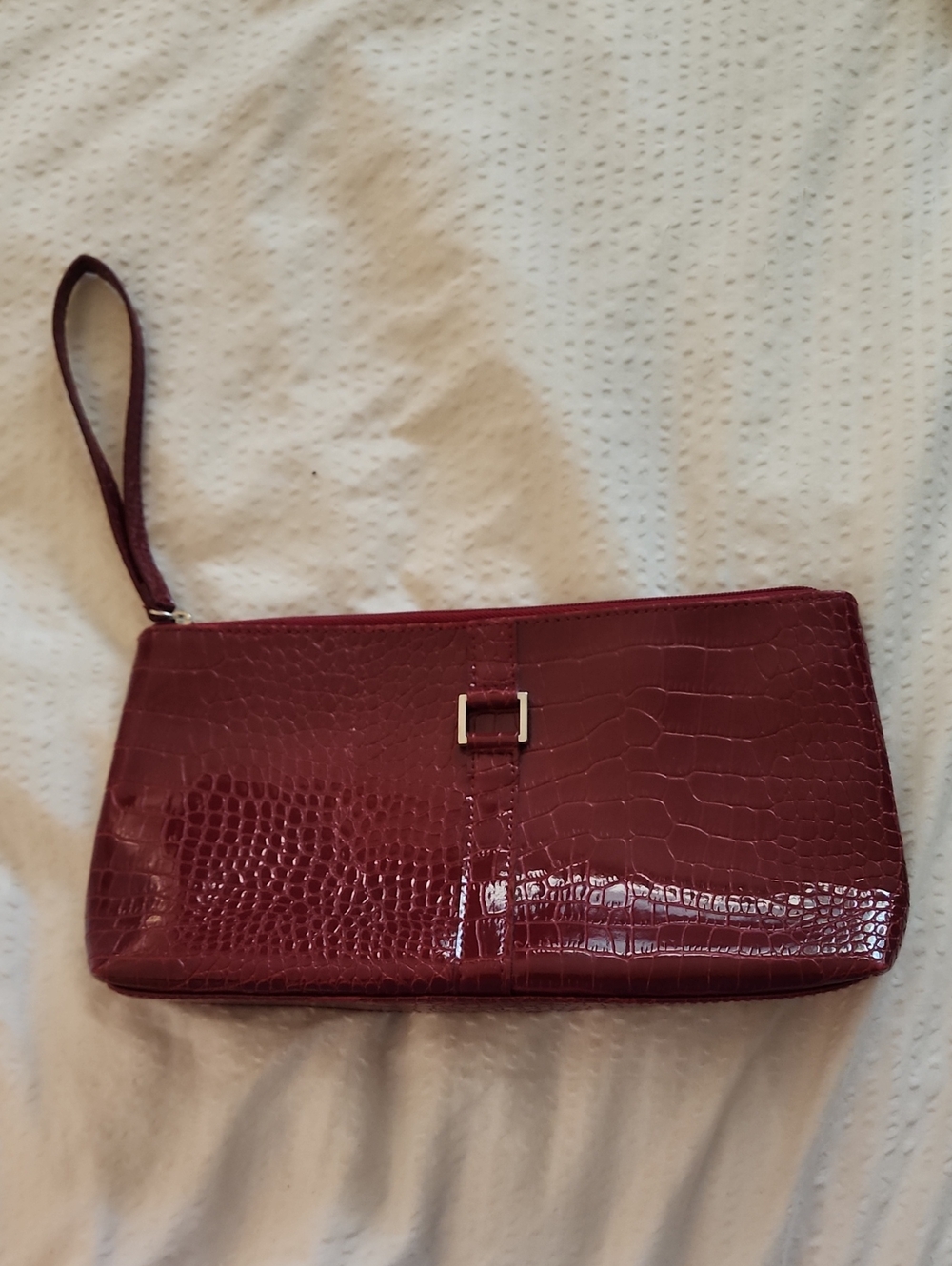 Women's Croc-Embossed Wristlet Clutch in Burgundy Redish